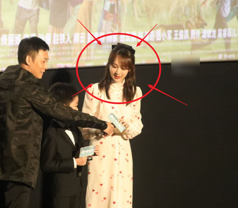 杨紫|杨紫出席电影见面会，看清没开瘦身滤镜的视频，这身材是在逗我？