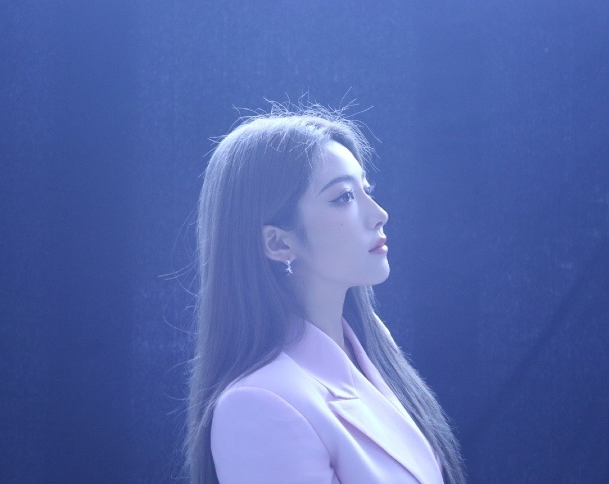 刘雨昕|THE9十月行程：虞书欣进组刘雨昕综艺开录，喻言真的要凉？