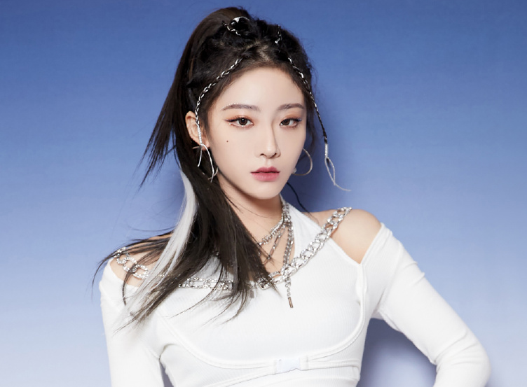 刘雨昕|THE9十月行程：虞书欣进组刘雨昕综艺开录，喻言真的要凉？