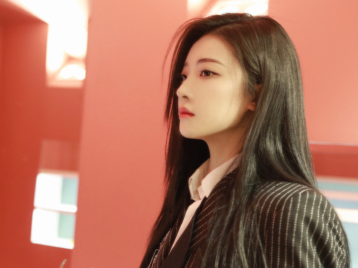 刘雨昕|THE9十月行程：虞书欣进组刘雨昕综艺开录，喻言真的要凉？