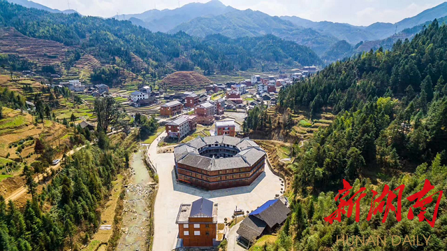 新化县天门乡土坪村的易学八卦楼土坪村的雅天门3a景区旅游道雅天门的