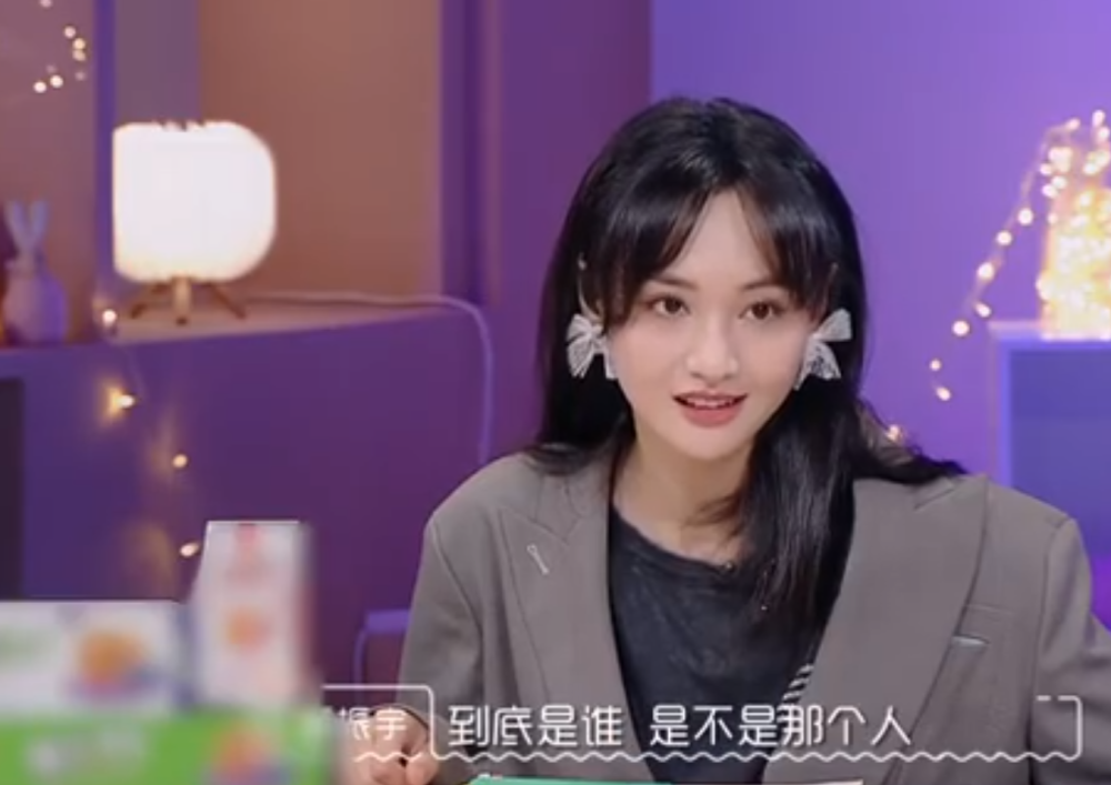 郑爽|郑爽登节目公开否认初恋是张翰，疑似初恋男友曝光，是一名十八线演员