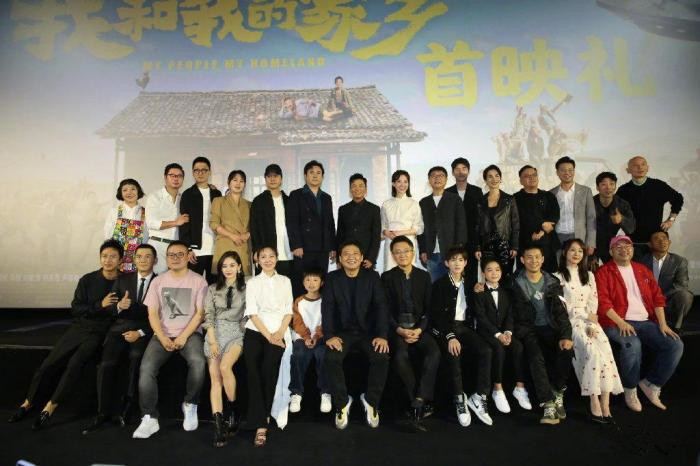 邓超|41岁邓超晒与杨紫合影，称从小看“杨紫老师”的戏长大，杨紫回应太绝