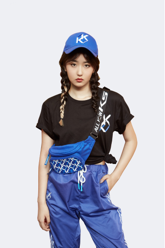 2018狐友国民校花崔馨月看现代展台