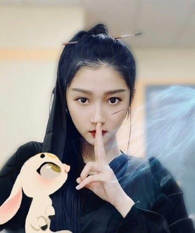 关晓彤|关晓彤的cos太成功了吧！每一次都很惊喜，身材真的好！