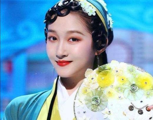 关晓彤|关晓彤的cos太成功了吧！每一次都很惊喜，身材真的好！