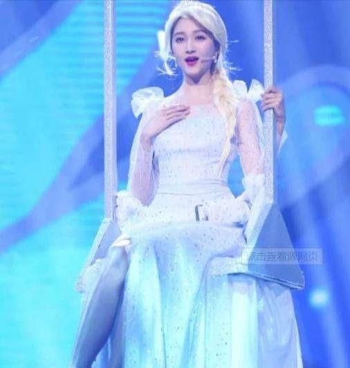 关晓彤|关晓彤的cos太成功了吧！每一次都很惊喜，身材真的好！