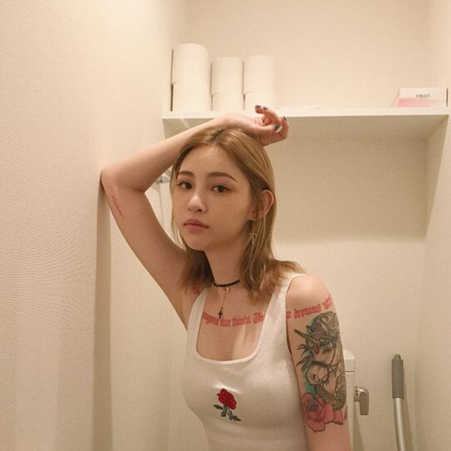 最美女网红机车女神痞幼遭人模仿嘲讽看到1细节网友太做作了