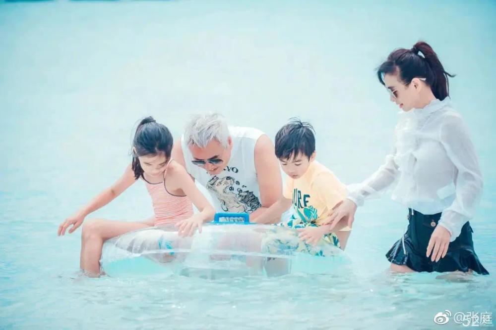 张庭|张庭夫妇斥巨资买上海整栋楼：被骂18年，她却活成百亿阔太？