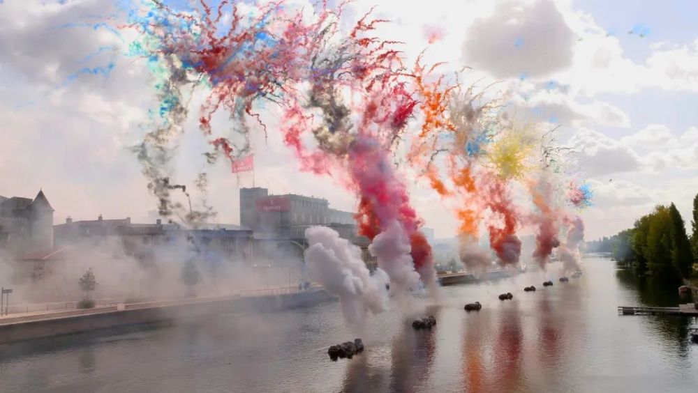 夏朗德河上的白天烟花带你感受轩尼诗全球首家概念酒吧