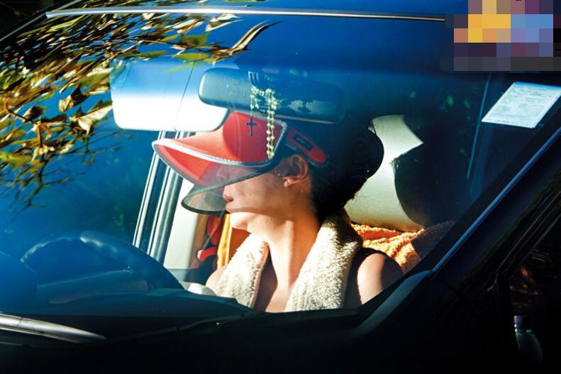 吴绮莉|吴绮莉做足防晒享日光浴，身材得宜亚姐风采依旧，47岁形单影只