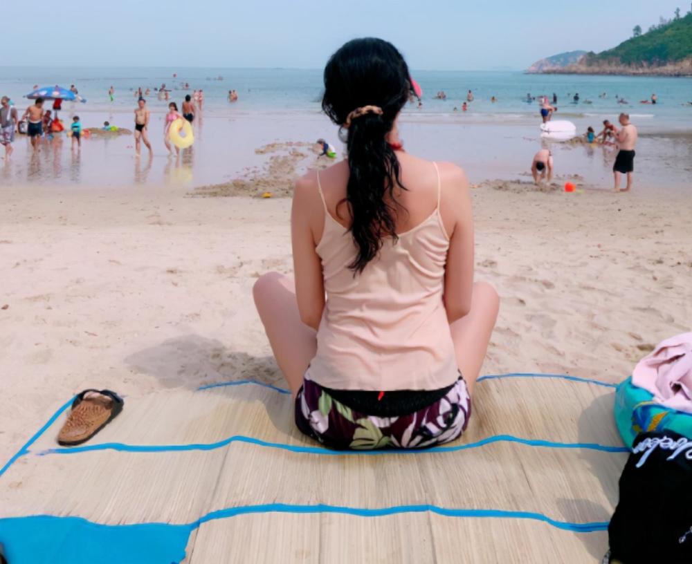 吴绮莉|吴绮莉做足防晒享日光浴，身材得宜亚姐风采依旧，47岁形单影只