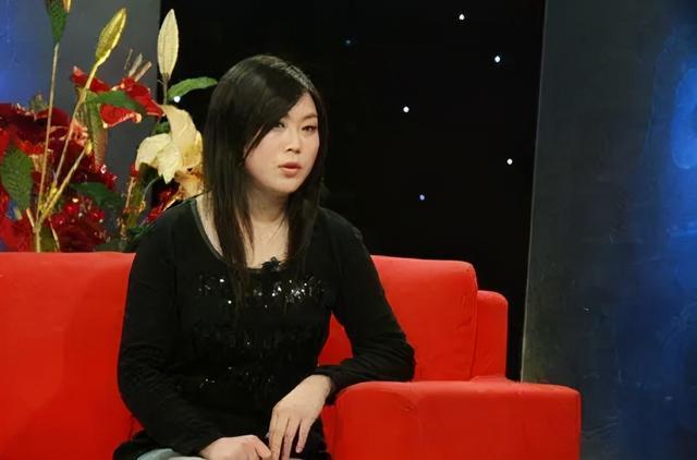 西单女孩任月丽曾靠一把吉他一夜成名今靠一管牙膏闯世界