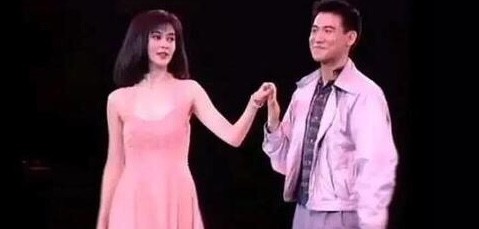 关之琳|58岁关之琳庆生照曝光，十三姨风采不减当年，纤细长腿超吸睛
