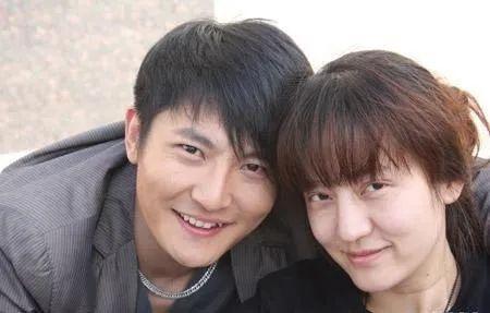 鲍莉|鲍莉妈妈：两个女儿颜值不高嫁陆毅郭京飞，曾不满意郭京飞做女婿