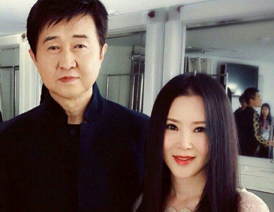 有细心的网友发现,虽然他们的生活过得很是幸福,但毕竟付笛声和任静也