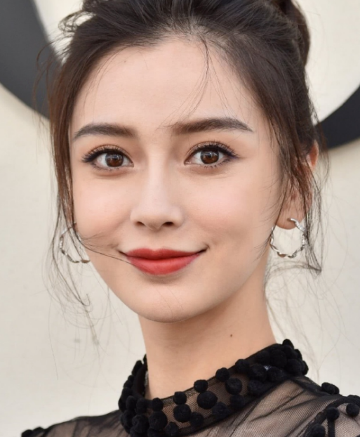 明星怼脸照,离开百万精修师,来看看他们的真实颜值