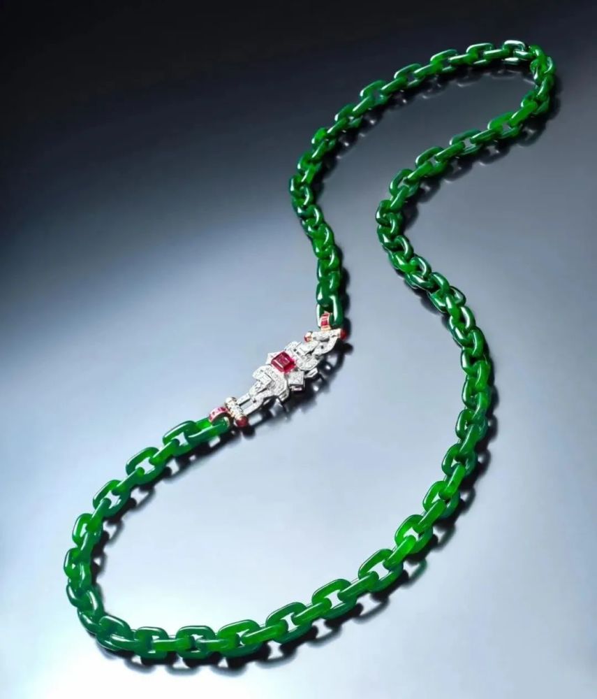 6296万成交翡翠珠链领衔全场苏富比香港秋拍华丽落幕