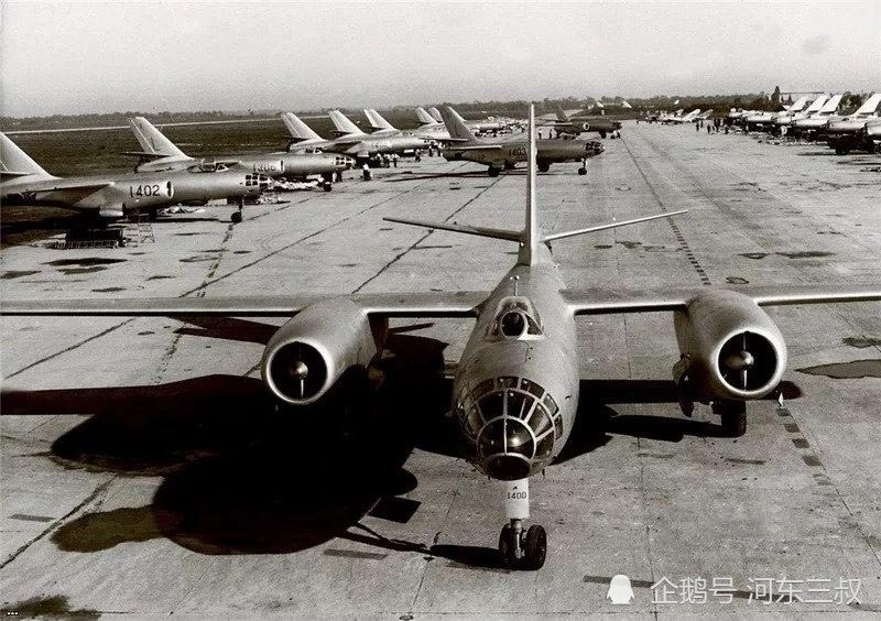 自行车式起落架后掠翼造型颜值超高的伊尔30轰炸机