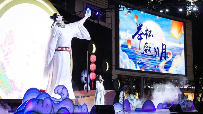 李白|5米高的“李白”现身上海南京东路，喊你来赏月……