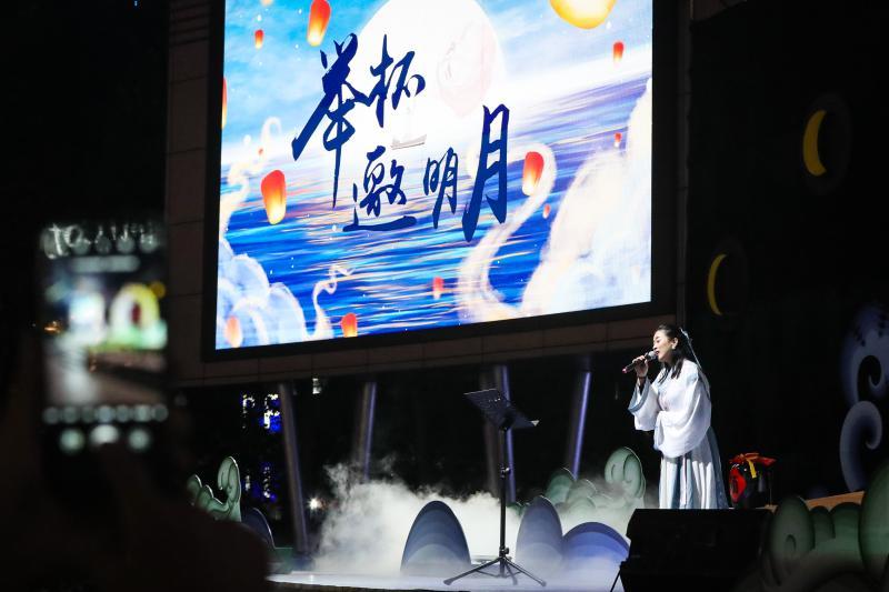 李白|5米高的“李白”现身上海南京东路，喊你来赏月……