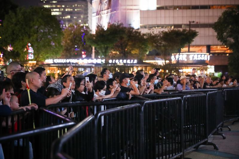 李白|5米高的“李白”现身上海南京东路，喊你来赏月……