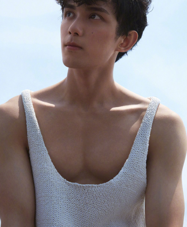 有种男大18变叫吴磊健身练出遥控腹肌不愧是小胡歌