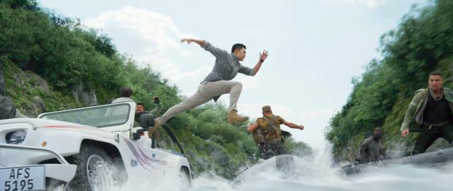 急先锋|《急先锋》：以硬汉形象出镜的杨洋，终于摆脱了“拉面舞”的尴尬