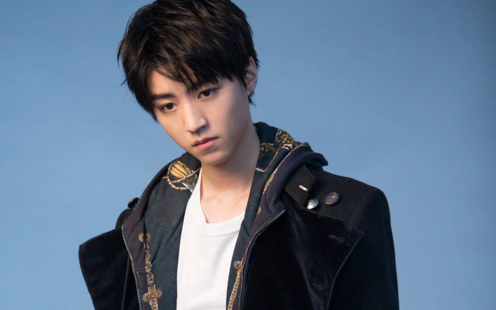 杨洋|杨洋疑似身高造假，路演穿增高鞋，和1米66女演员差距不大