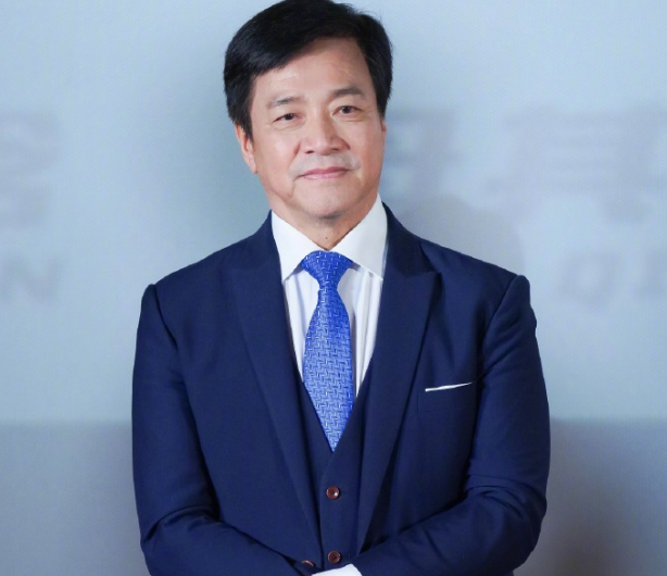 杨洋|杨洋疑似身高造假，路演穿增高鞋，和1米66女演员差距不大