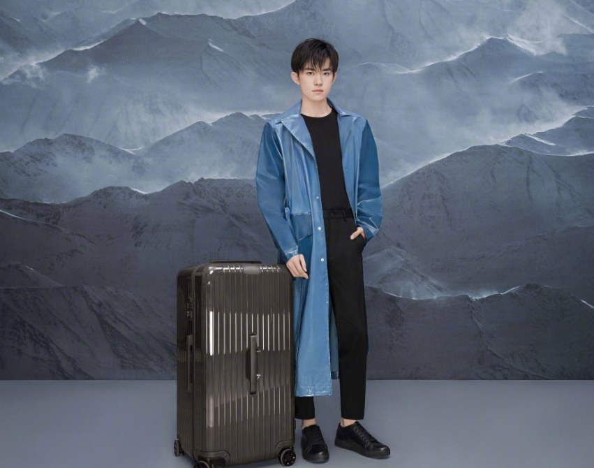 杨洋|杨洋疑似身高造假，路演穿增高鞋，和1米66女演员差距不大