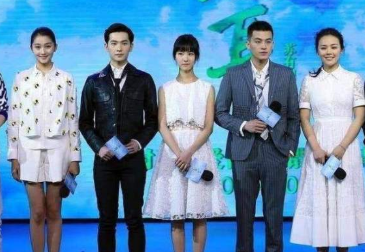 杨洋|杨洋疑似身高造假，路演穿增高鞋，和1米66女演员差距不大