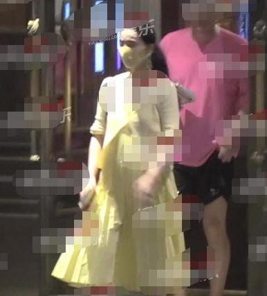 范冰冰|范冰冰晒视频，淡妆黑长直太惊艳，小肚腩凸显急忙拉外套遮掩