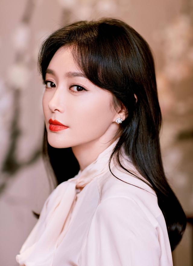 秦岚|秦岚真的演了姐弟恋，比男演员大20岁，会有cp感嘛？