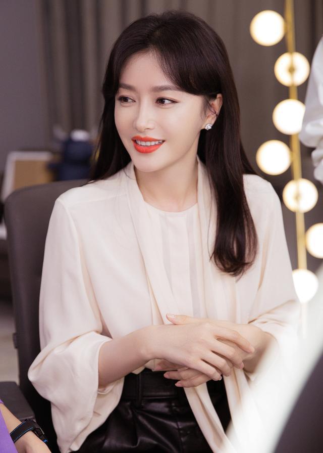 秦岚|秦岚真的演了姐弟恋，比男演员大20岁，会有cp感嘛？