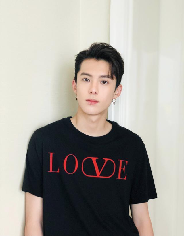 秦岚|秦岚真的演了姐弟恋，比男演员大20岁，会有cp感嘛？