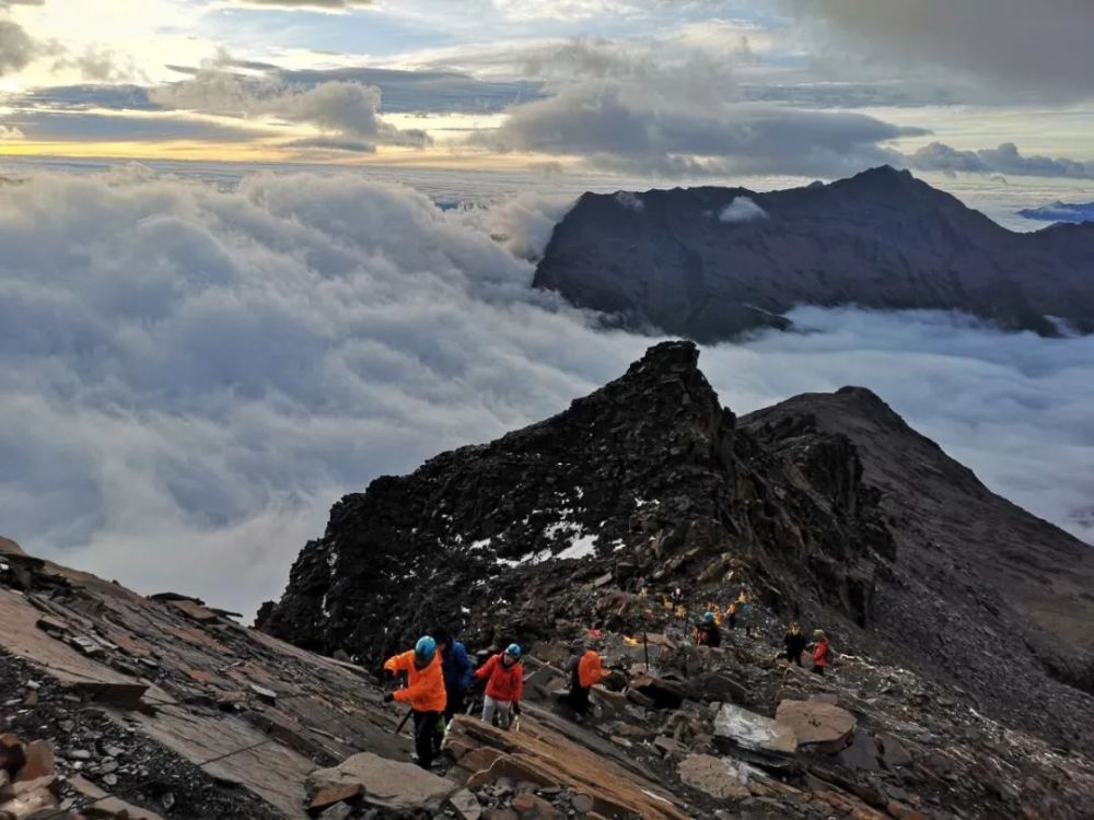 917四姑娘山二峰视频,请查收!