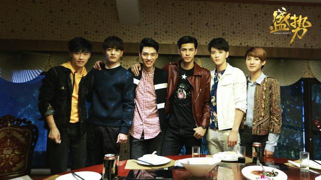 这部剧由徐峰,龚俊,李乔丹等人主演,颜值相当高.