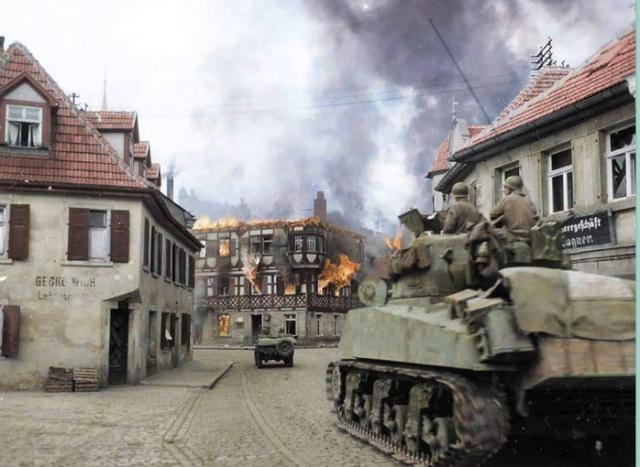 288万的盟军随即如潮水般涌入法国,势如破竹,成功开辟了欧洲第二战场