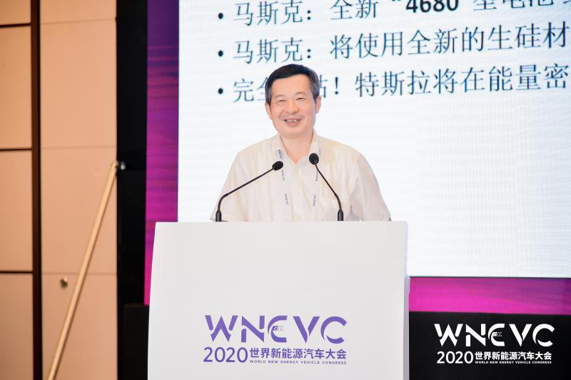 图 黄学杰研究员董全峰教授对高功率动力电池体系的探索做了详细介绍