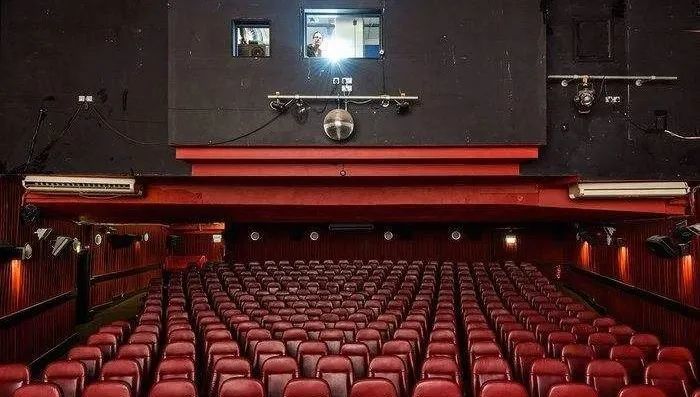 国庆档|《夺冠》票房过两亿！国庆档大战提前开启影视传媒股有望触底反弹