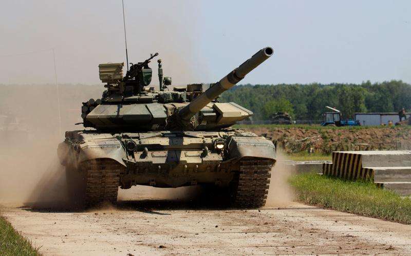 印军指挥官视察前线,大批t72坦克气势汹汹护航,7分钟后脸色大变