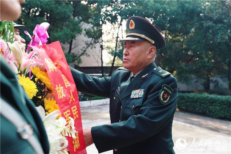 從北京的人民英雄紀念碑到荊楚大地的各個烈士紀念場所,三軍將士和