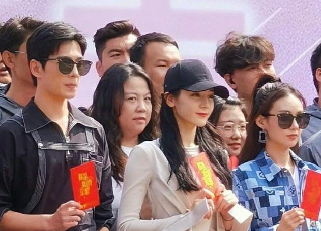 迪丽热巴|《荣耀》开机，又一部高颜值神剧，女配颜值不输热巴，要看花眼了