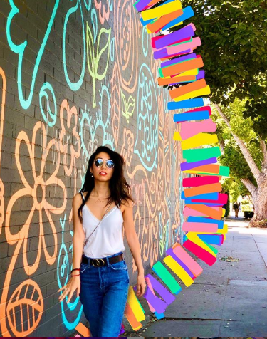 曲婉婷|曲婉婷迷之操作，一边喊话“英雄”母亲，一边纪念金斯伯格