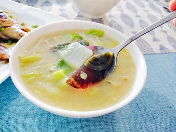 皮蛋白菜汤:清淡少油,汤鲜味美,简单好做又好喝_腾讯新闻