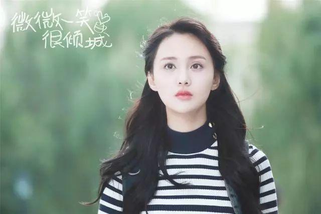 郑爽|郑爽安慰被丈夫推下悬崖孕妇，有什么好嘲的吗？