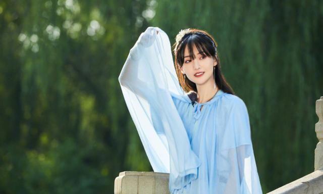 郑爽|郑爽安慰被丈夫推下悬崖孕妇，有什么好嘲的吗？