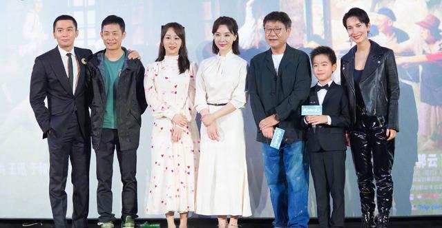 杨紫|杨紫活动生图曝光，不敌大16岁陈数？网友：有点小胖