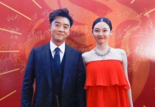 郑恺|郑恺忙赚奶粉钱，近照明显消瘦！身旁的小沈阳因吃饭用公筷惹争议